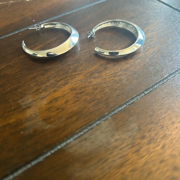 Crescent shaped earrings - Picture 2 of 3